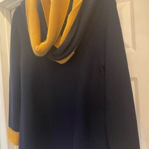 40% off when buying 4 items of my clothing!!!
——-
Navy Sweater